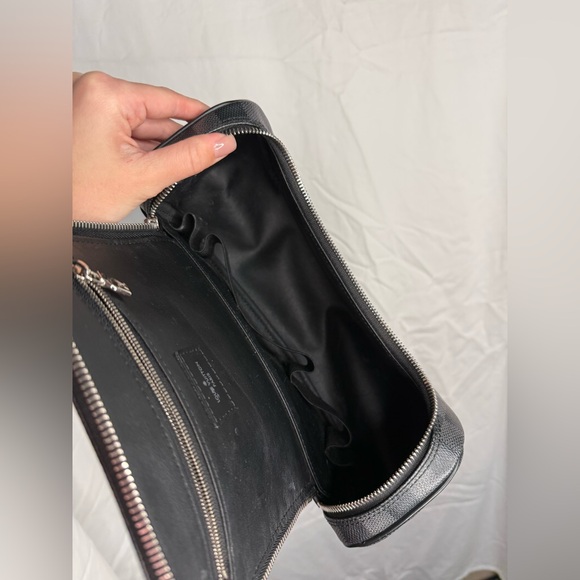 Louis Vuitton Men’s Toiletry Bag - Picture 4 of 8